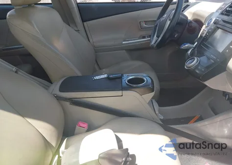 2013 Toyota Prius V Five z USA, uszkodzony, nr VIN JTDZN3EU1D3211654